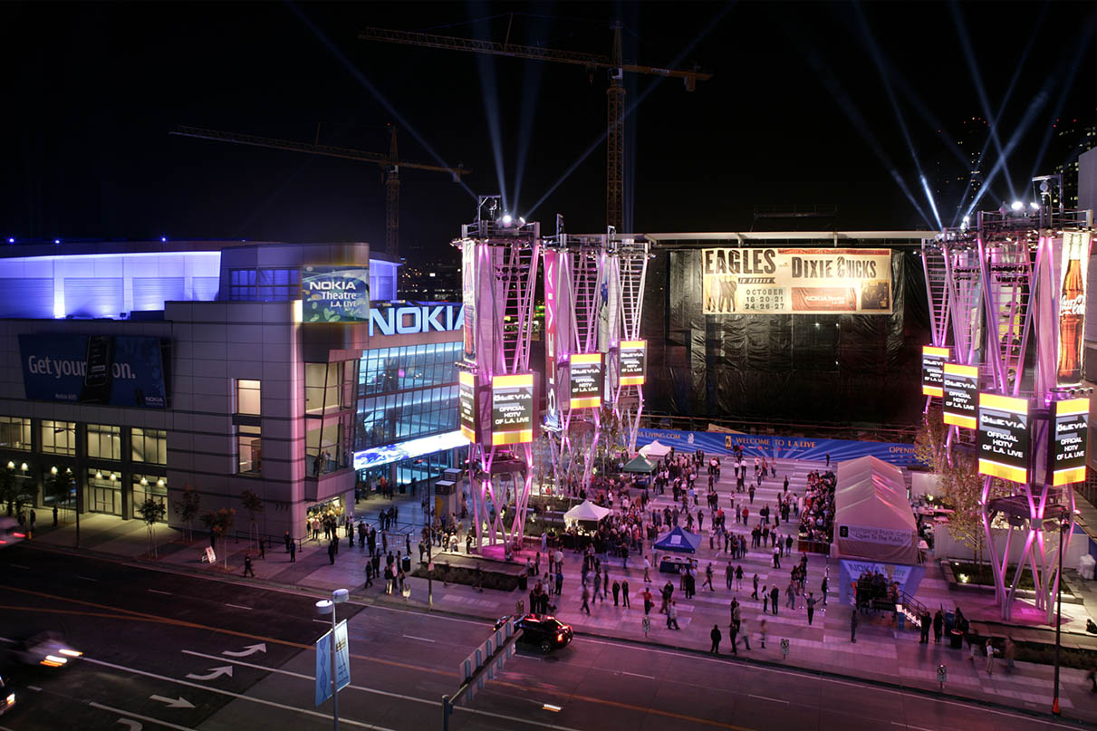 http://chips-davis.com/LALive2008.jpg