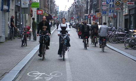 Bike blog : Amsterdam's cycle lanes are safe for family rides